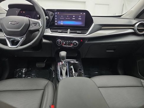 Used 2025 Chevrolet Trax ACTIV FWD image 32