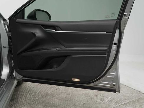 Used 2019 Toyota Camry SE image 13