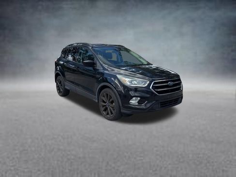 Used 2017 Ford Escape SE w/ SE Sport Appearance Package FWD image 2