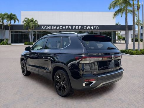 Used 2025 Volkswagen Taos SE w/ Black Wheel Package FWD image 5