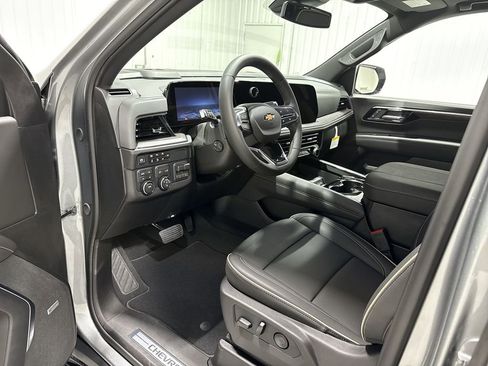 New 2026 Chevrolet Suburban Premier w/ Sun And Tow Package AWD/4WD image 10