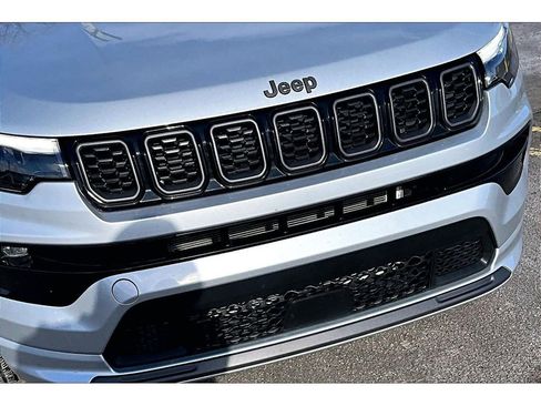 Used 2025 Jeep Compass Limited w/ High Altitude Package image 31