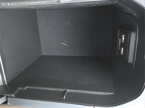 Used 2021 Toyota RAV4 XLE Premium image 16