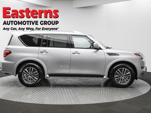 Used 2024 Nissan Armada SL w/ Captain's Chairs Package image 4