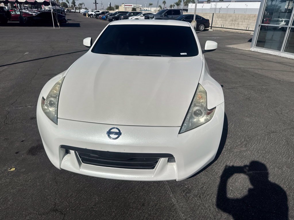 Used 2011 Nissan 370Z Touring RWD image 2