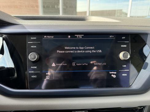 Used 2022 Volkswagen Taos SE w/ Panoramic Sunroof Package image 22