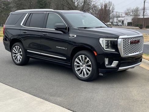 Used 2021 GMC Yukon Denali w/ Denali Premium Package image 2