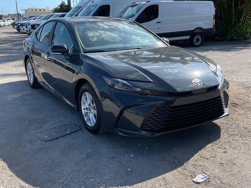 Used 2025 Toyota Camry LE image 3