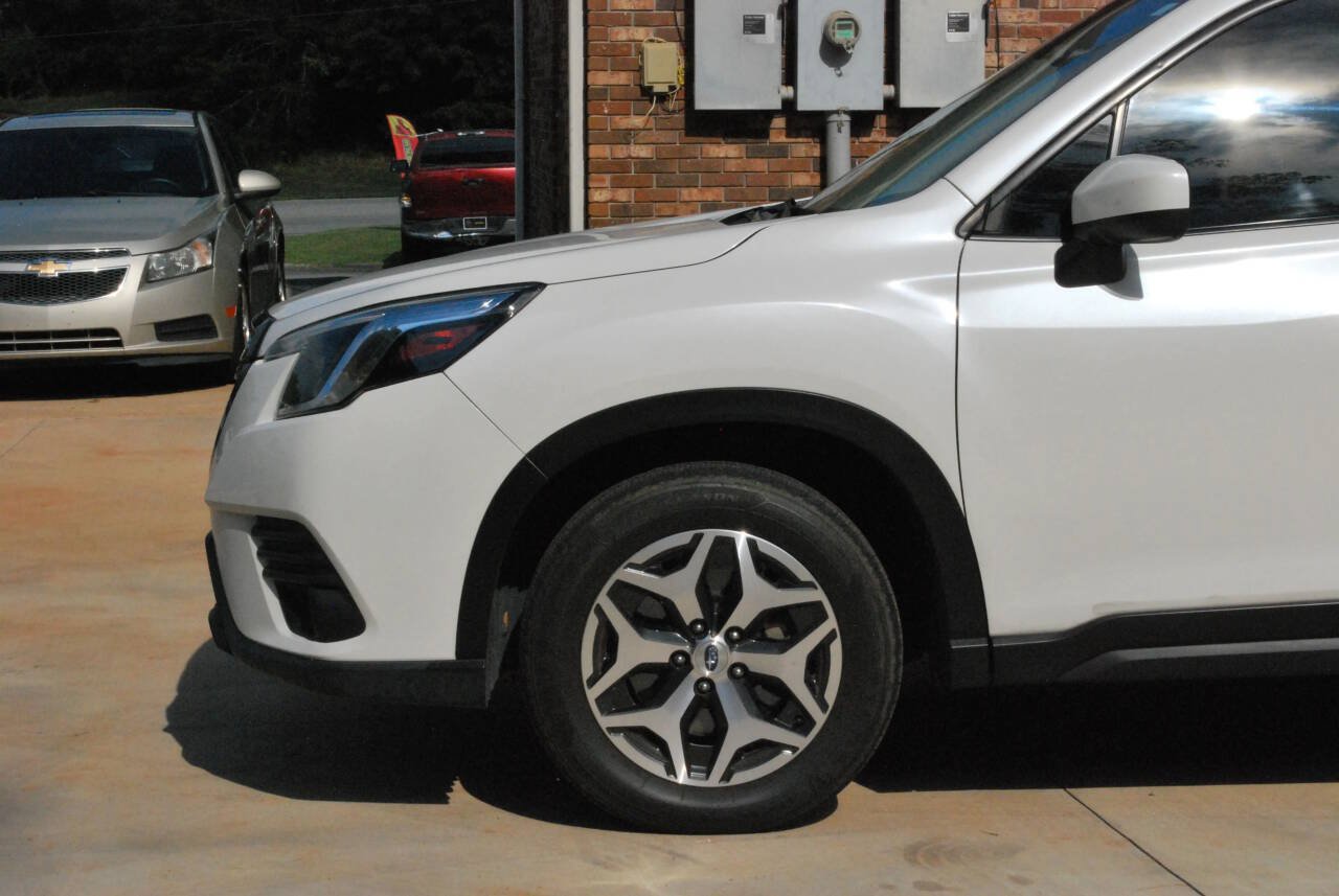 Used 2023 Subaru Forester Premium AWD/4WD image 5