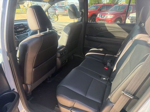Used 2024 Honda Passport EX-L image 15