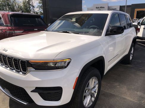 New 2026 Jeep Grand Cherokee Laredo AWD/4WD image 11