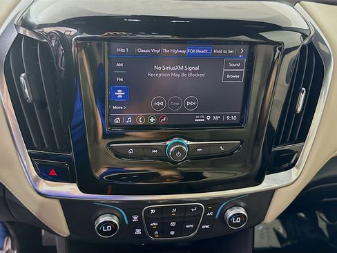 Used 2023 Chevrolet Traverse LS FWD image 18