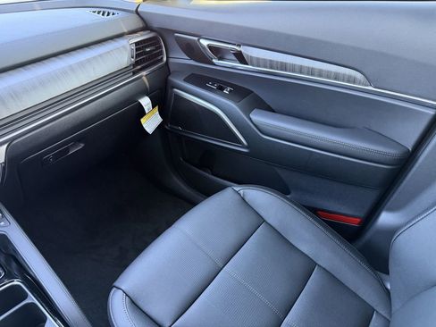 New 2025 Kia Telluride EX w/ EX Captain's Chair Package image 16