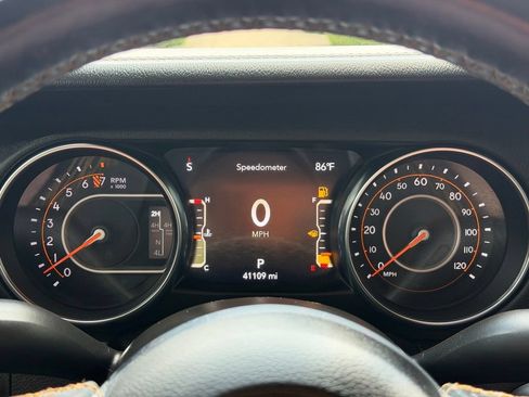 Used 2021 Jeep Gladiator Overland AWD/4WD image 9