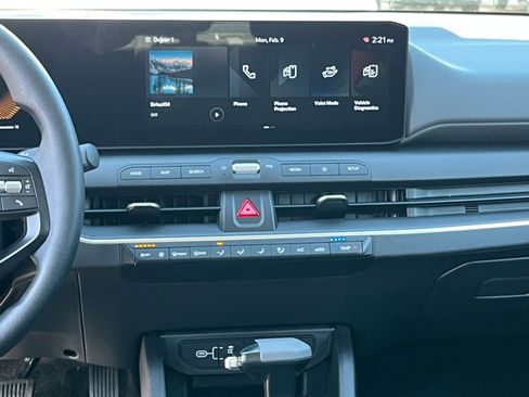 Used 2025 Kia K4 LXS image 17