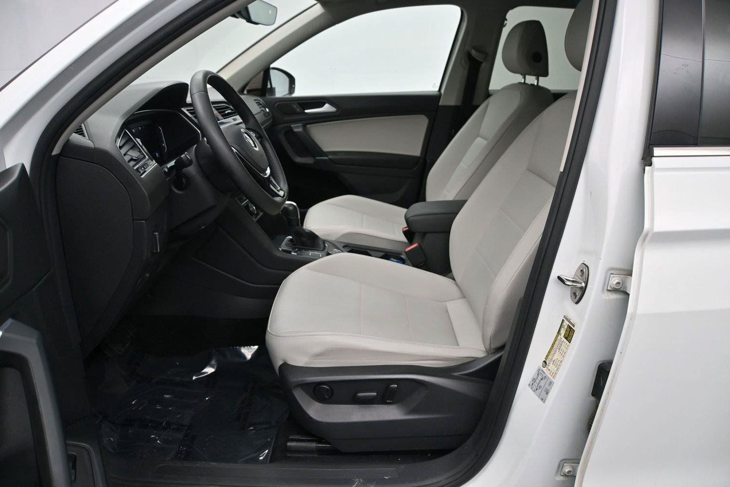 Used 2020 Volkswagen Tiguan SEL w/ 3rd Row Seat Package AWD/4WD image 7