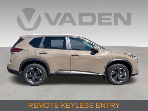 Used 2025 Nissan Rogue SV w/ SV Premium Package FWD image 6
