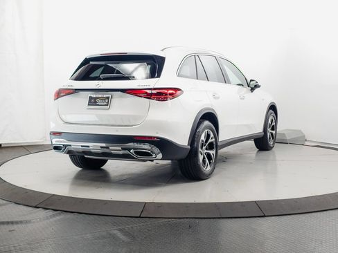 Used 2025 Mercedes-Benz GLC 350e 4MATIC image 32