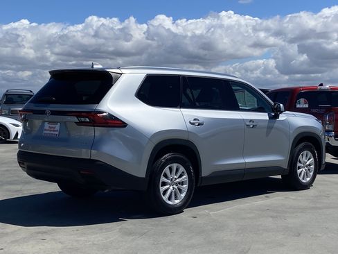 Certified 2025 Toyota Grand Highlander AWD image 3