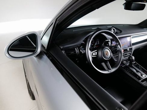 Certified 2026 Porsche Macan AWD/4WD image 27