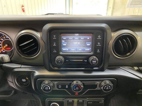 Used 2019 Jeep Wrangler Sport AWD/4WD image 36