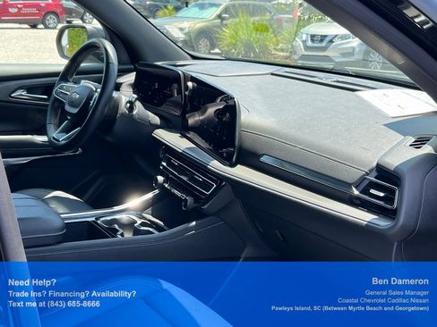 Used 2025 Chevrolet Traverse LT FWD image 28