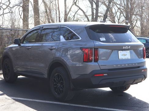 Used 2022 Kia Sorento LX image 5