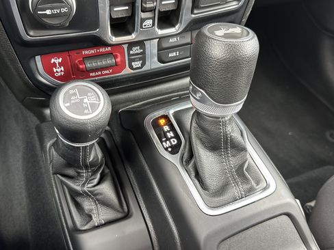 Used 2024 Jeep Wrangler Unlimited Rubicon 4xe AWD/4WD image 15