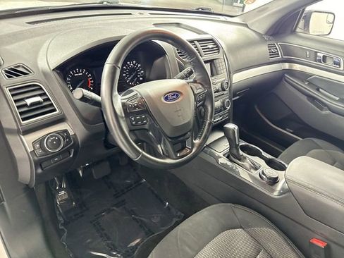 Used 2017 Ford Explorer XLT AWD/4WD image 22