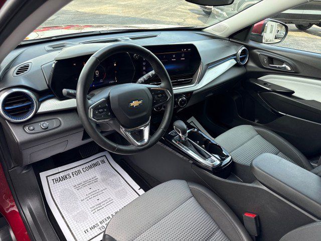 Used 2025 Chevrolet Trax LT w/ LT Convenience Package FWD image 16