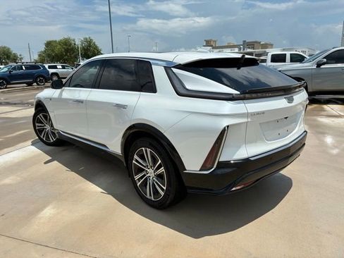 Used 2024 Cadillac Lyriq Luxury w/ LPO, Floor Liner Package AWD/4WD image 5