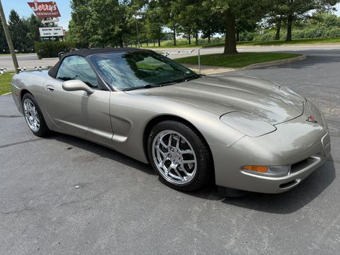 Used 1999 Chevrolet Corvette Convertible w/ Memory Pkg RWD image 20