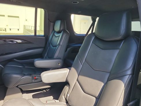 Used 2019 Cadillac Escalade ESV Platinum RWD image 14