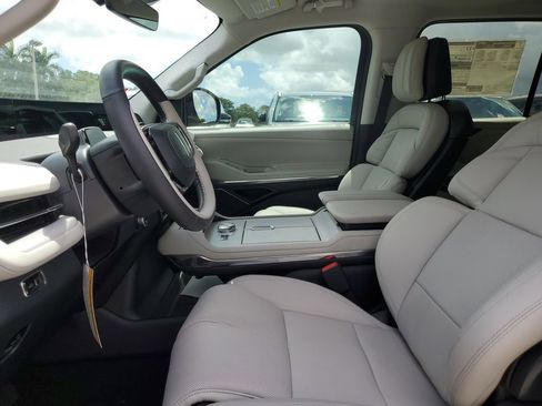 New 2026 Lincoln Navigator Premiere AWD/4WD image 21