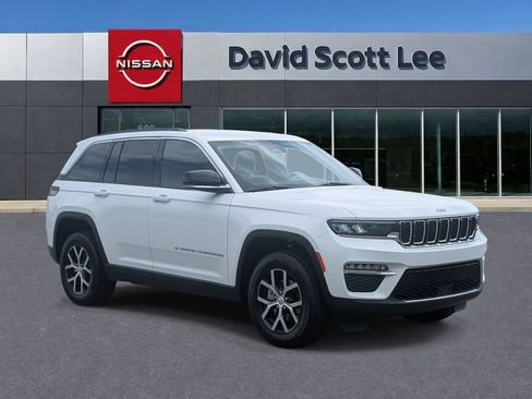 Used 2025 Jeep Grand Cherokee Limited RWD image 3