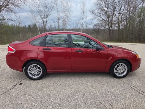 Used 2010 Ford Focus SE image 7