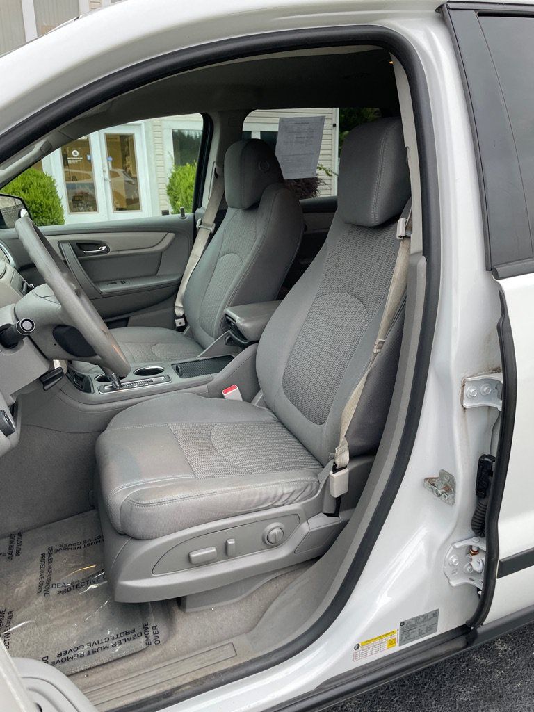 Used 2017 Chevrolet Traverse LS FWD image 15