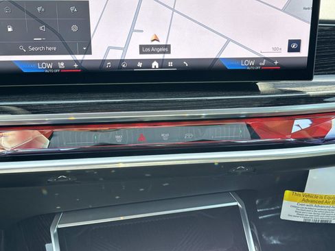 New 2025 BMW 740i w/ Executive Package image 21