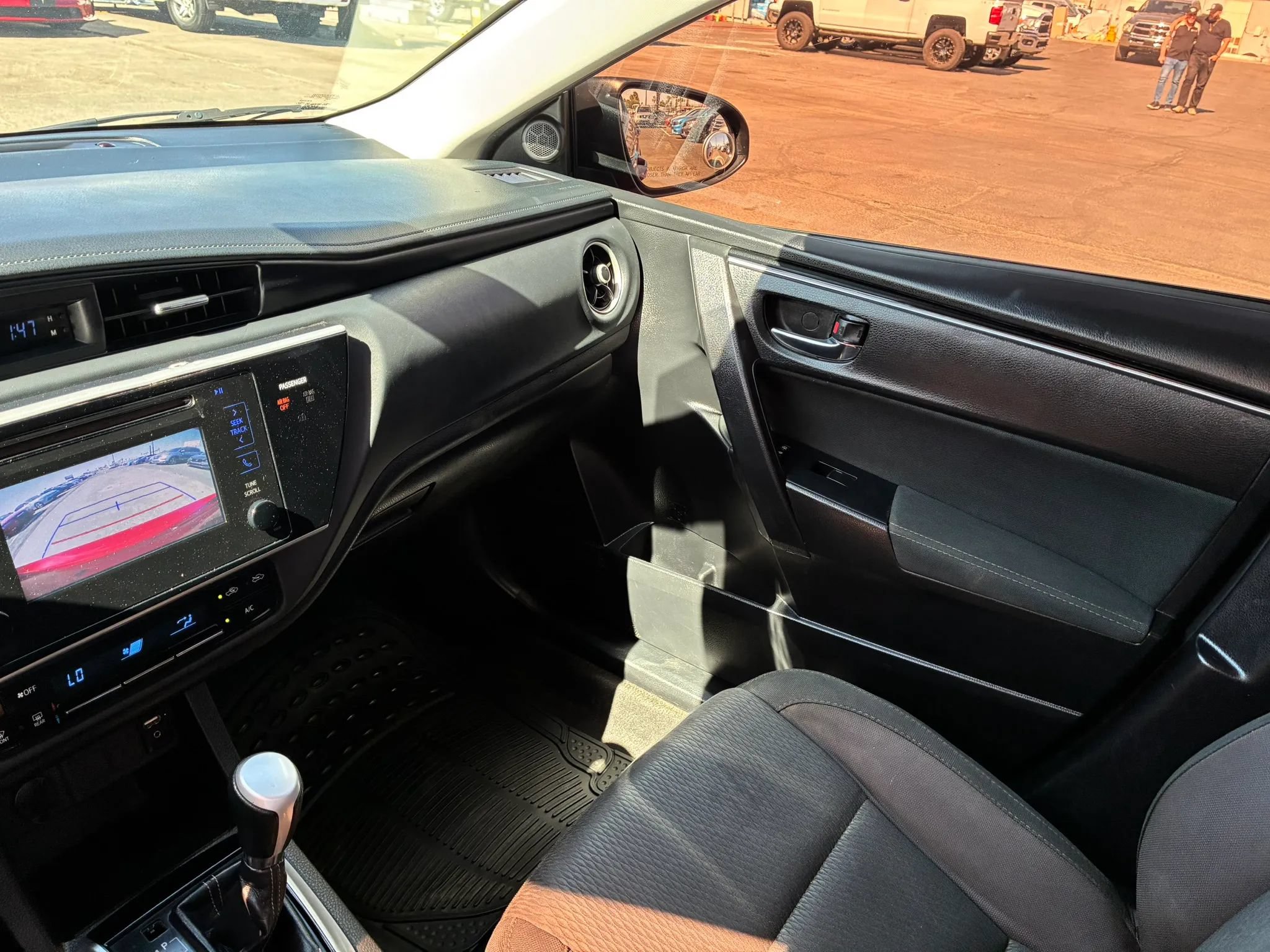 Used 2017 Toyota Corolla LE FWD image 19