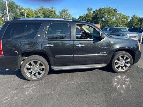 Used 2011 GMC Yukon Denali AWD/4WD image 10