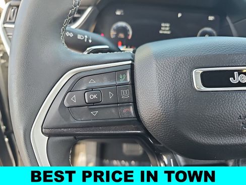 Used 2023 Jeep Grand Cherokee L Laredo AWD/4WD image 18