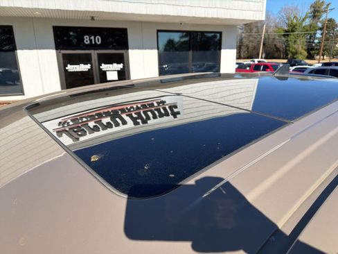 Used 2023 Nissan Titan PRO-4X w/ Pro-4x Convenience Package image 11