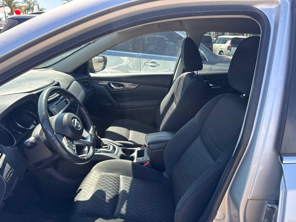 Used 2018 Nissan Rogue SV w/ Premium Package AWD/4WD image 11