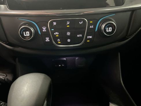 Used 2021 Chevrolet Traverse LS FWD image 16