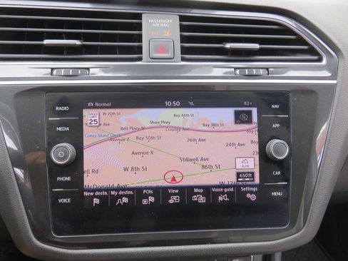 Used 2018 Volkswagen Tiguan SEL Premium AWD/4WD image 18