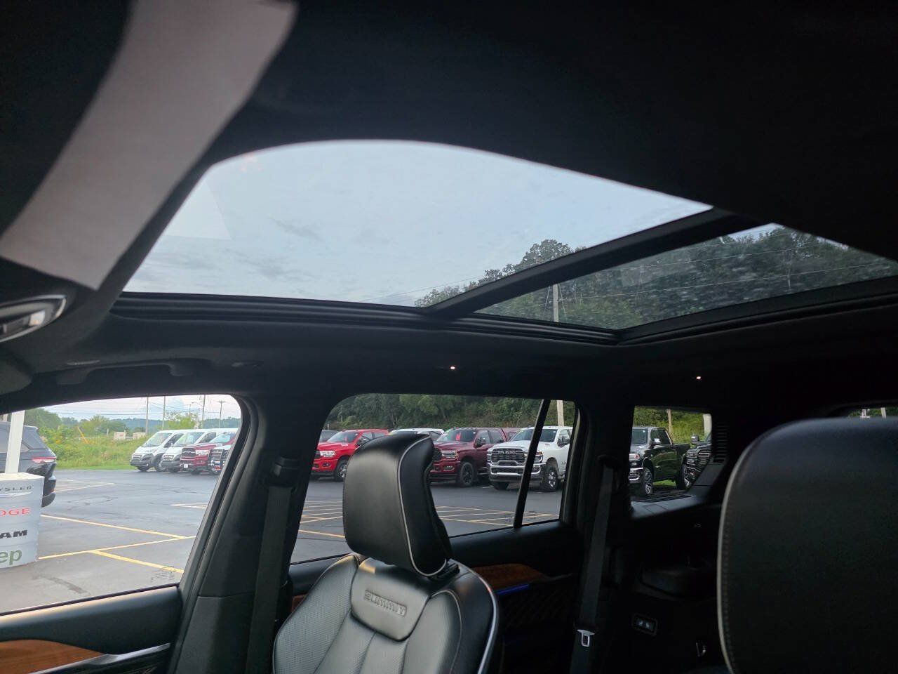 Used 2025 Jeep Grand Cherokee L Summit AWD/4WD image 16