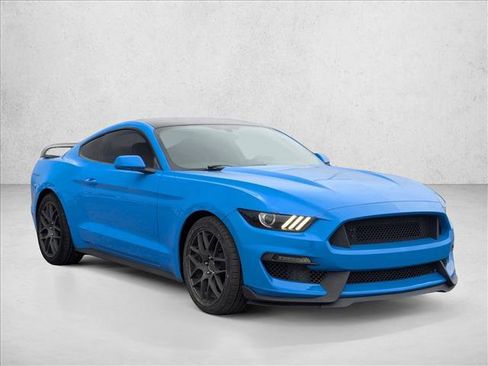 Used 2017 Ford Mustang Coupe image 3