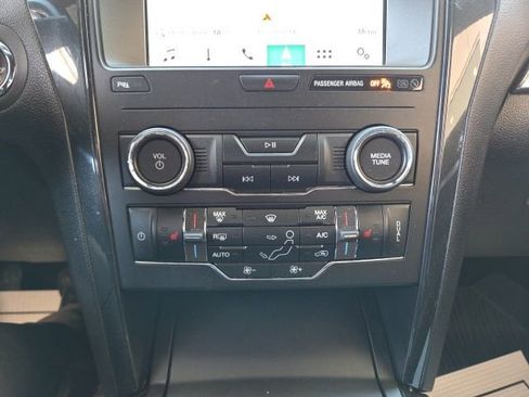 Used 2019 Ford Explorer XLT w/ Equipment Group 202A AWD/4WD image 61