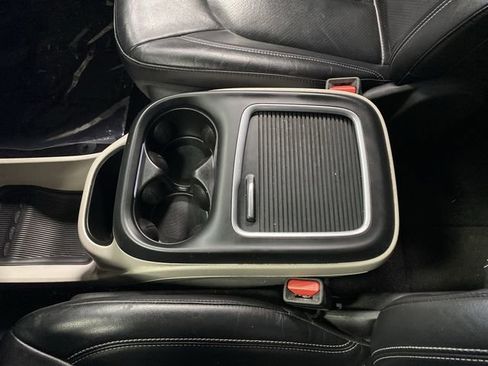 Used 2022 Chrysler Pacifica Touring-L image 19