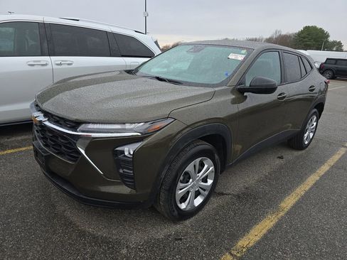 Used 2024 Chevrolet Trax LS image 1